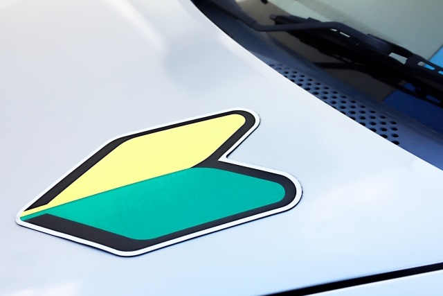 初心者マークでもレンタカーは借りられる？ 予約から返却までの手順と知っておきたい「安心のコツ」